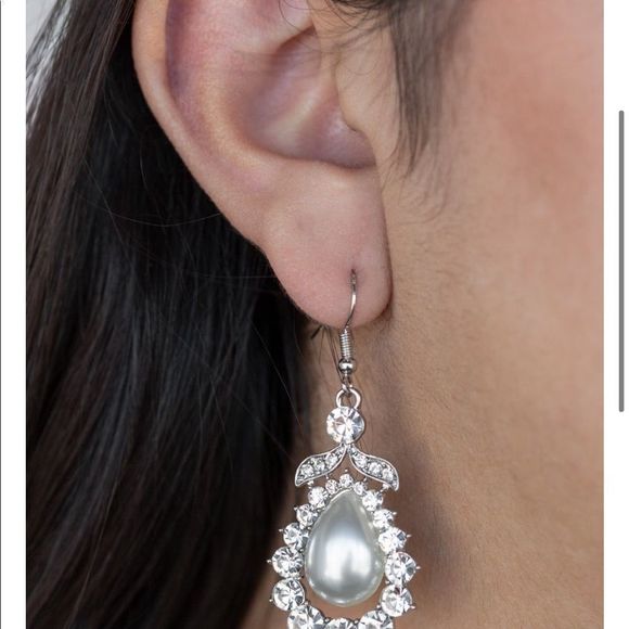 White Rhinestones Pearl Earrings - Picture 2 of 4